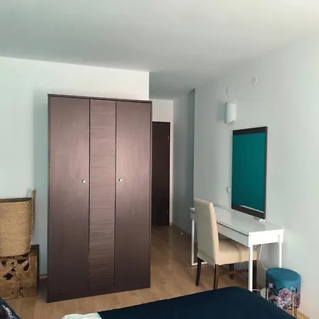 Botanique - Cozy With Free Bottle Of Wine * 班斯科