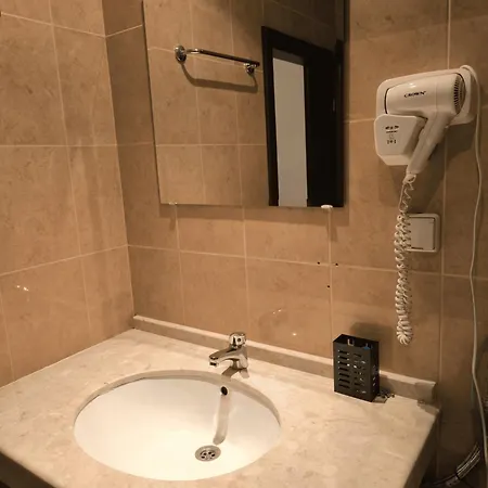 Botanique - Cozy With Free Bottle Of Wine * 班斯科