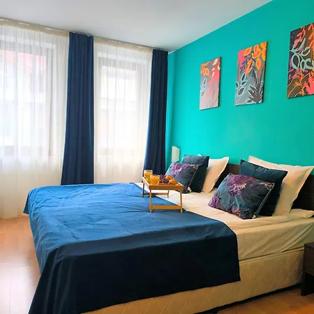Appartamento Botanique - Spacious 1br, Terrace, Free Parking